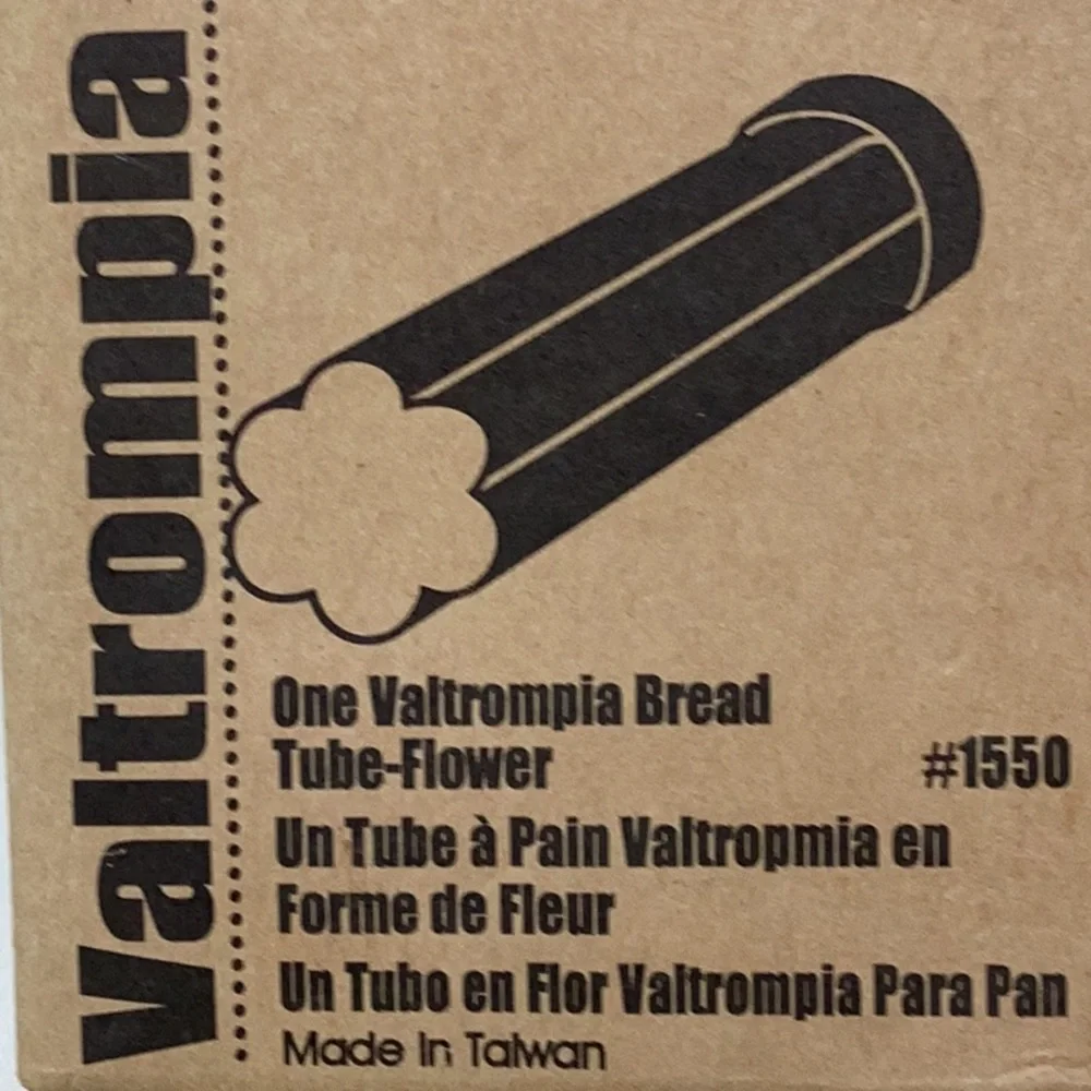 The Pampered Chef Flower Bread Tube NWT‎